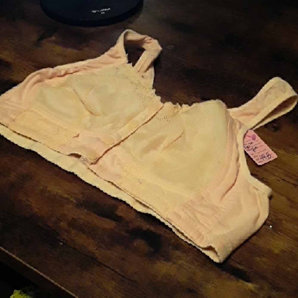 Feminine 44B Apricot Color Daisy Bra Front Snap Up Adorable Bra